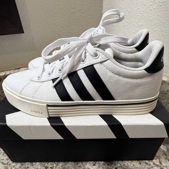 NWT Adidas Unisex Canvas Casual Sneaker White/Black/Off White (Size W6.5 / M5.5) - Picture 6 of 11